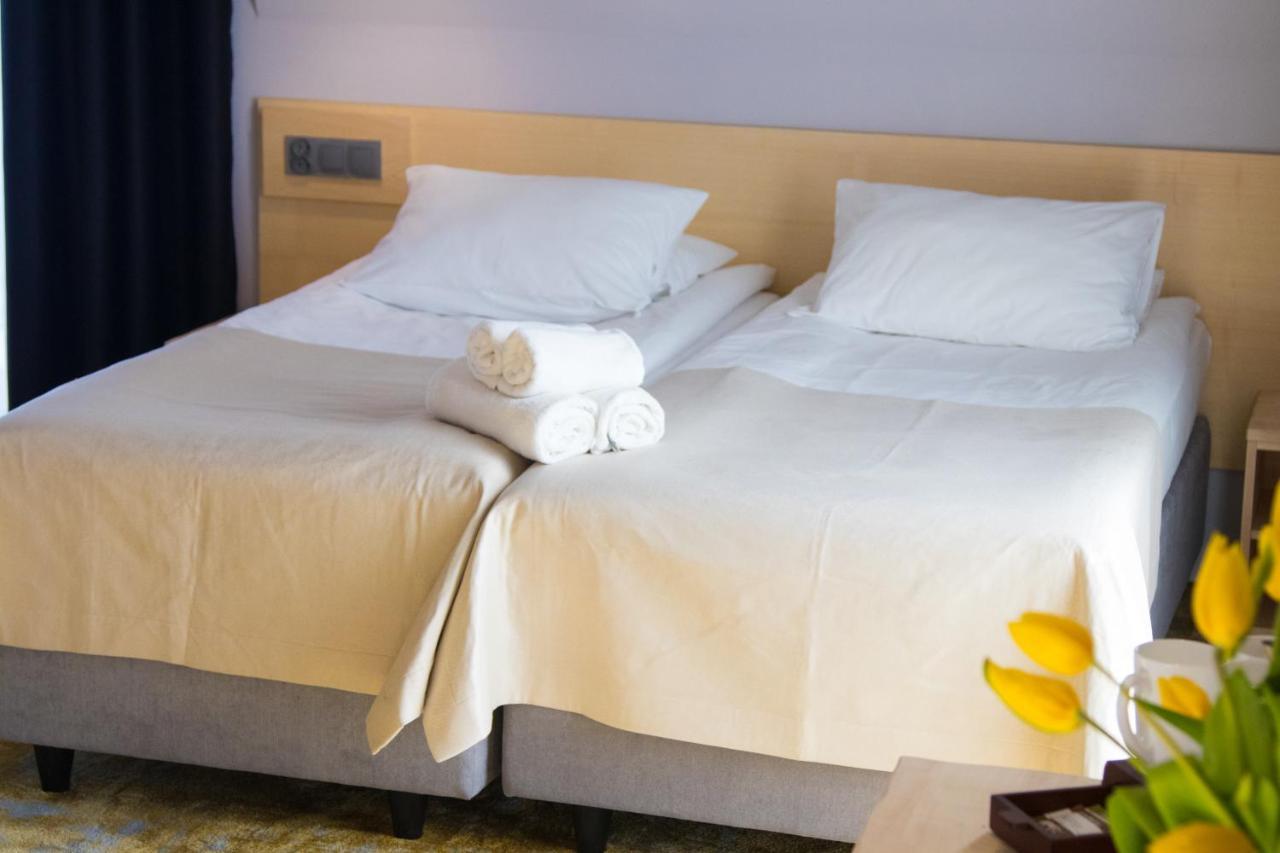 Amber Port Hotel Darlowko Kültér fotó